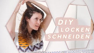 Ich schneide meine Locken DIY Stufenschnitt bei Locken  heylilahey [upl. by Nevetse293]