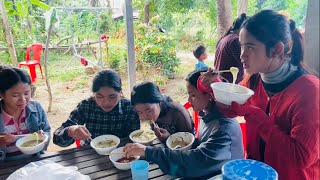 I enjoyed a delicious bowl of nom banh chok at my nieces house [upl. by Horan]