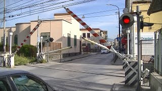 Spoorwegovergang Pompei I  Railroad crossing  Passaggio a livello [upl. by Reffineg]