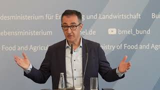 Bundesminister Cem Özdemir  Pressekonferenz zum Tierschutzgesetz [upl. by Milano]