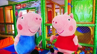 Spielzeugvideo für Kinder  Peppa Wutz und Schorsch gehen ins Cafe [upl. by Adeys]