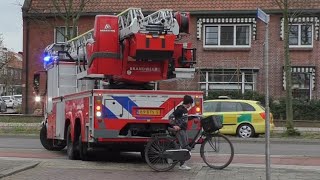 Bijna aanrijding met fietser Brandweer en politie met spoed naar een brand in Zwijndrecht [upl. by Enrak]