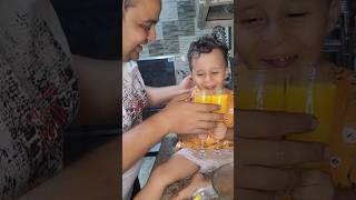 لما ابنك يكون طماع ويشرب عصيرك🤣 humor funny كيوت comedy memes baby اطفال يوسف [upl. by Bary]