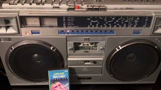 Radio Ghettoblaster JVC RCM70l 1980 [upl. by Zingale]