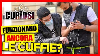 Funzionano Ancora le Cuffie  I CURIOSI EP2  Candid Camera  theShow [upl. by Edny475]