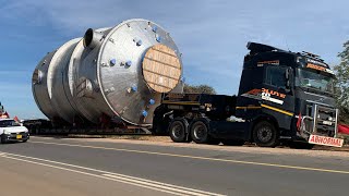 Abnormal loads trucks facing the oncoming traffic [upl. by Peony452]