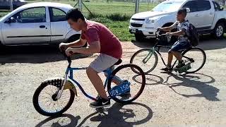 Prueba de bicicletas modificadas en una calle de Chacabuco [upl. by Nyrmak681]