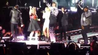 Kelly Clarkson  Staples Center  Heartbeat Song with PentatonixWalk Away mashup [upl. by Dranyam]