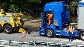 A1 Unachtsamkeit  Schwerer LKWUnfall mit drei LKW 290812 Videohinweis [upl. by Harshman]