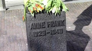 La fuite dAnne Frank vers les PaysBas racontée à Amsterdam [upl. by Peggir]