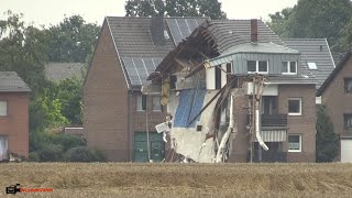 Wohnhäuser stürzen ein nach Erdrutsch bei HochwasserKatastrophe in ErftstadtBlessem  16072021 [upl. by Lonny]