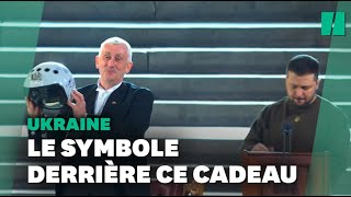 Guerre en Ukraine  l’histoire derrière ce casque présenté par Zelensky à Westminster [upl. by Heurlin]