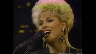 Lorrie Morgan  Leave The Light On 1990 [upl. by Yatnod]