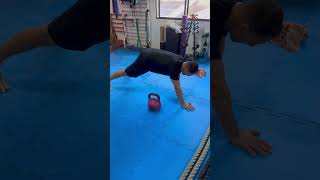 Prancha com passagem kettlebell challenge mma motivation sports bjj jiujitsu boxing [upl. by Airla]