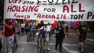 UNWeltflüchtlingstag Demos in Athen und Paris [upl. by Fabriane]