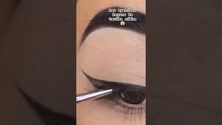 Aao eyeliner lagane ka tarika sikhe 😱makeup shortvideo eyelinertutorial shortsfeed shorts yt [upl. by Enelyaj]