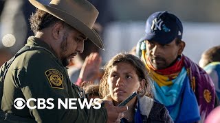 10000 migrants crossed the southern border with Mexico in one day [upl. by Magdalena278]