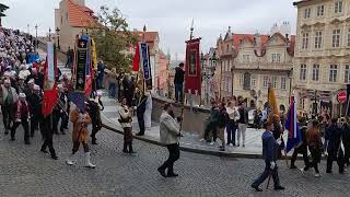 2 pochod sv Lukáše 19102024  zatáčka u Nerudovy ulice [upl. by Walsh]