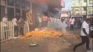 Jr NTR FANS CELEBRATIONS 💥🔥  DEVARA  VENKATESHWARA THEATRE BANGALORE jrntr devara ntr [upl. by Stanley]