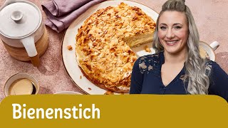 Bienenstich mit Pudding 🍰🍮  Rezept für Blechkuchen  REWE Deine Küche [upl. by Angie]