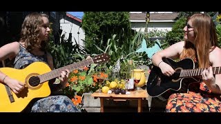 Les Yeux Noirs  Django Reinhardt Cover par Sara et Rebecca [upl. by Lamson294]