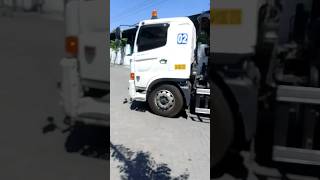 Truck Trailer Manru Trans Nusa Masuk Gudang Kayu Lapis di Surabaya shorts [upl. by Joceline]