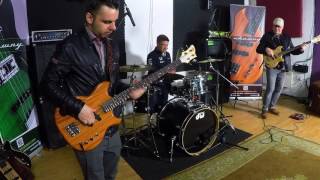 Scott Whitley amp Danny Sapko  Chowny SWB1 short scale bass jam [upl. by Tiernan]