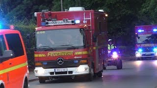 FEU 4  Dachstuhlbrand Einsatzfahrten Feuerwehr und Rettungsdienst [upl. by Hesketh]