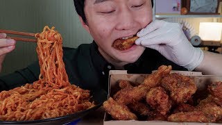 뉴핵불닭볶음면과 허니콤보 리얼사운드 먹방～MUKBANG～Honey Chicken  Buldak Noodles ASMR [upl. by Hegarty]