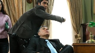 Polat Alemdar Baron Karahanlı’ya bıçak fırlatır [upl. by Ytissahc]