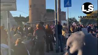 Il video del corteo organizzato da quotNon Una Di Menoquot [upl. by Lose982]