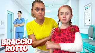 GIORGIA CADE E SI ROMPE IL BRACCIO MENTRE GIOCA IN PISCINA CON CUGINO STEFANO OSPEDALE [upl. by Salakcin711]