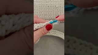 Minimalistyczny szalik zrobiony na szydełku Crochet scarf szydełkowanie crochet [upl. by Ahsimal649]