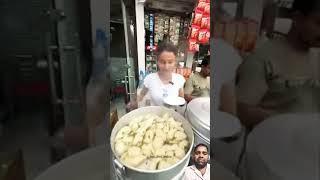 20 rupaye mein ek plate momos streetfood momos food famous momos delicious momos special momos [upl. by Coryden]