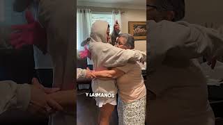 Este abrazo de su abuela durará para siempre❤️ [upl. by Sivra]