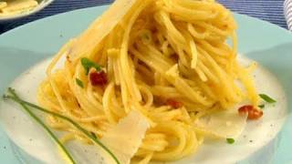 Rezept Spaghetti Carbonara  italienische Pasta mit leckerem Speck [upl. by Euqnom]