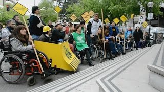 Rally anual en silla de ruedas por una ciudad sin barreras [upl. by Fransisco]