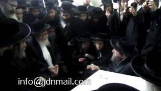 Various Rebbes  Nichum Aveilim in Tolaas Yakov  Cheshvan 5771 long [upl. by Htebzile85]