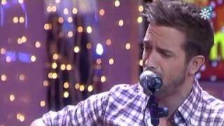 Pablo Alborán canta quotSolamente túquot en quotMenuda nochequot [upl. by Garrik174]