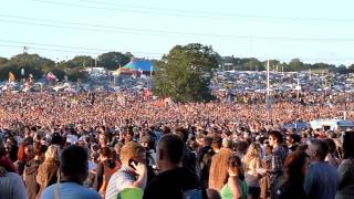 Crowd in Pyramid field whilst Elbow are on stage  Glastonbury Festival 2011 [upl. by Colb]