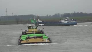 Containerschip Martinique IJssel RijnWaal splitsing [upl. by Ramal]