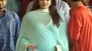 Pregnant Aishwarya Rai Spotted with Daughter Aaradhya amp Husband Abhishek Bachchan [upl. by Retep]