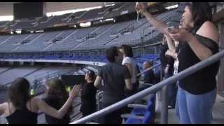 Les teams reprennent en chœur le début de Heaven au concert de Depeche Mode au Stade de France [upl. by Callie]