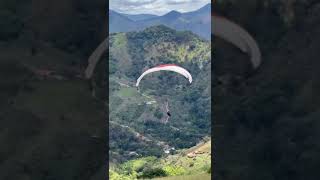 Un parapente en Cali [upl. by Brandie]