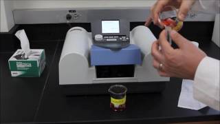 How to use a spectrophotometer Spectronic 200E [upl. by Tnomel]