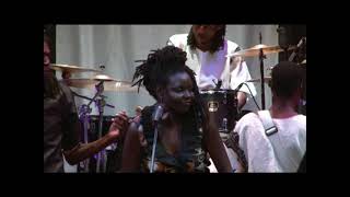 Tendai Manatsa  Chivaraidze Live at 7 Arts 2011 [upl. by Anigue645]