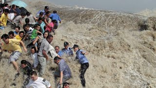 About 100000 Visitors Watching Line Shaped Tidal Bore at Qiantang River [upl. by Eniamraj]