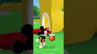 Prueba a encestar la pelota con Mickey 🏀  MICKEY MOUSE FUNHOUSE  DisneyJuniorES [upl. by Caz]