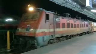 12192 Shridham Superfast Express Arriving At Bhopal Railway Station [upl. by Anil553]