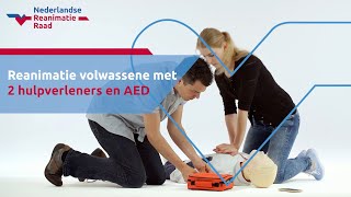 Reanimatie volwassene met 2 hulpverleners en AED [upl. by Rosemarie100]